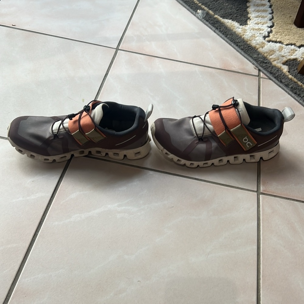On Women’s Cloud Nexus Running Sneaker View 3